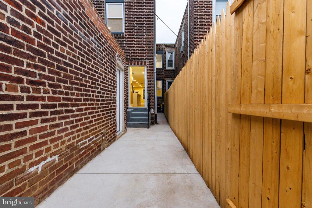 3354 EDGEMONT STREET