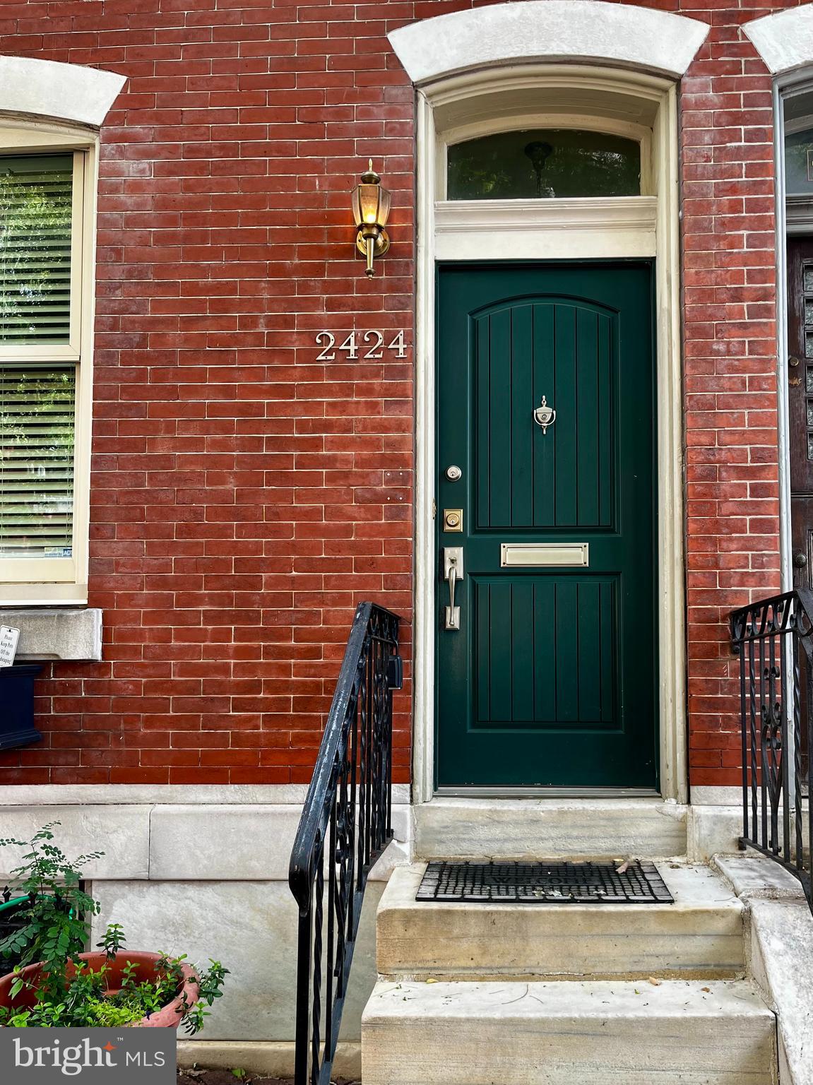 2424 LOMBARD STREET