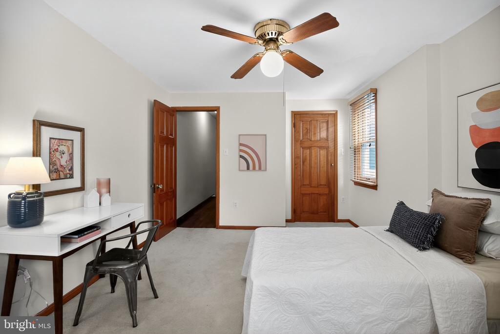 2424 LOMBARD STREET