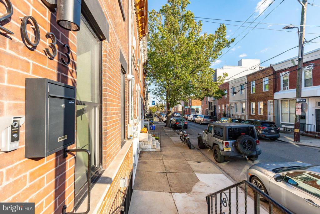 2033 DICKINSON STREET