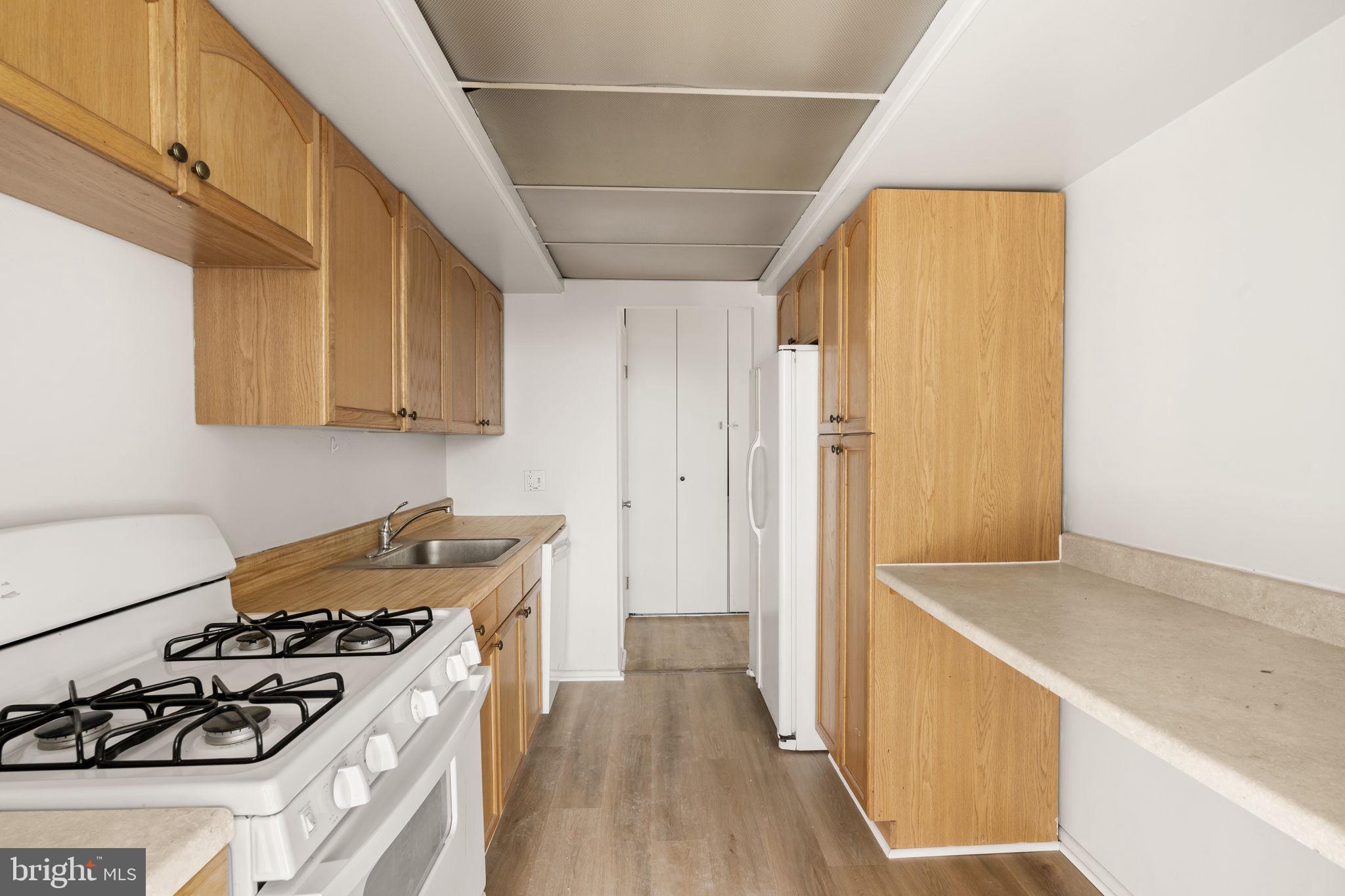 1326 SPRUCE STREET 42 1504