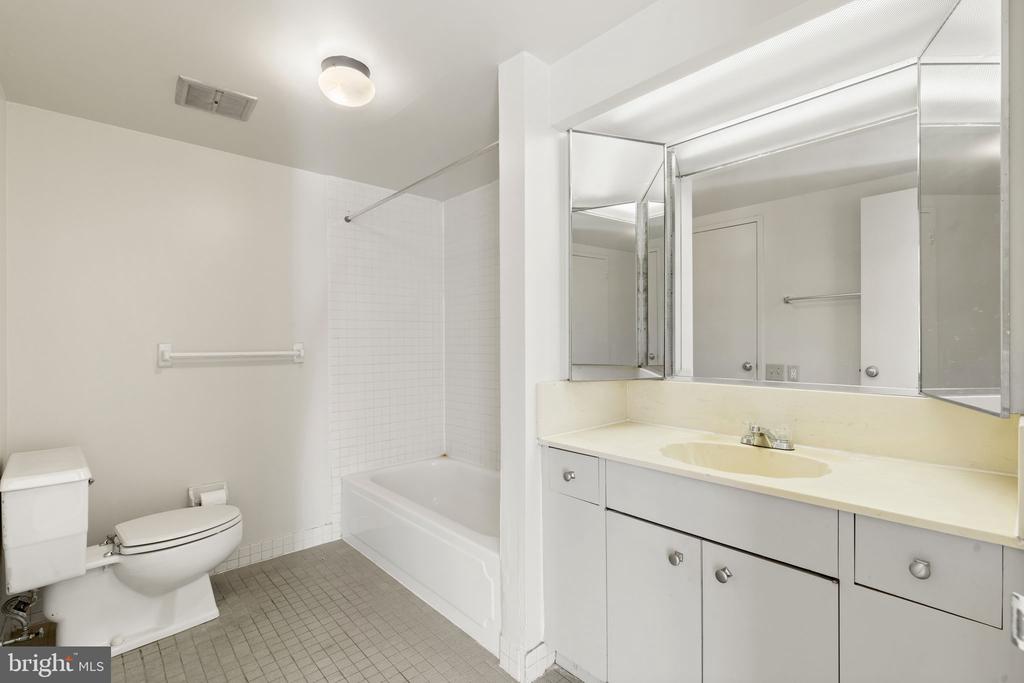 1326 SPRUCE STREET 42 1504