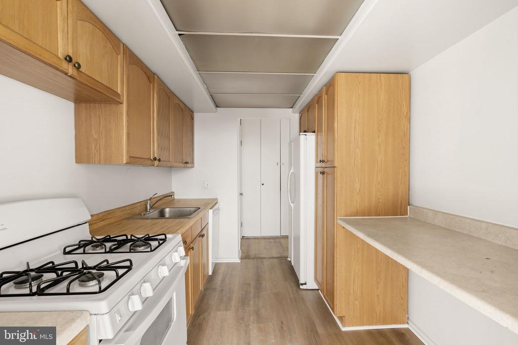 1326 SPRUCE STREET 42 1504