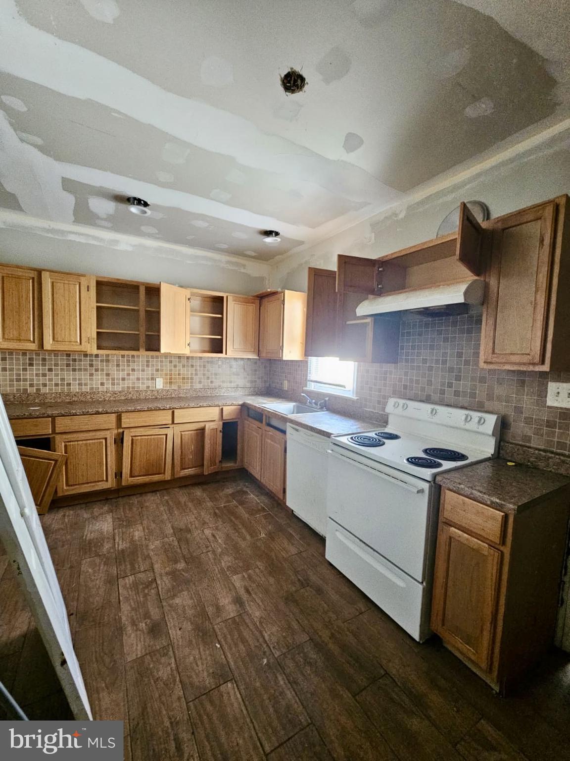 931 KENMORE ROAD