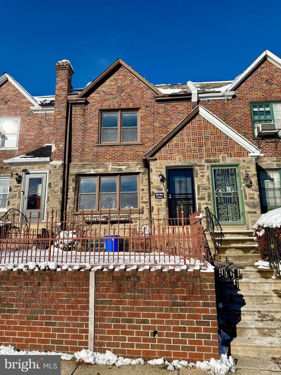 1821 E TULPEHOCKEN STREET