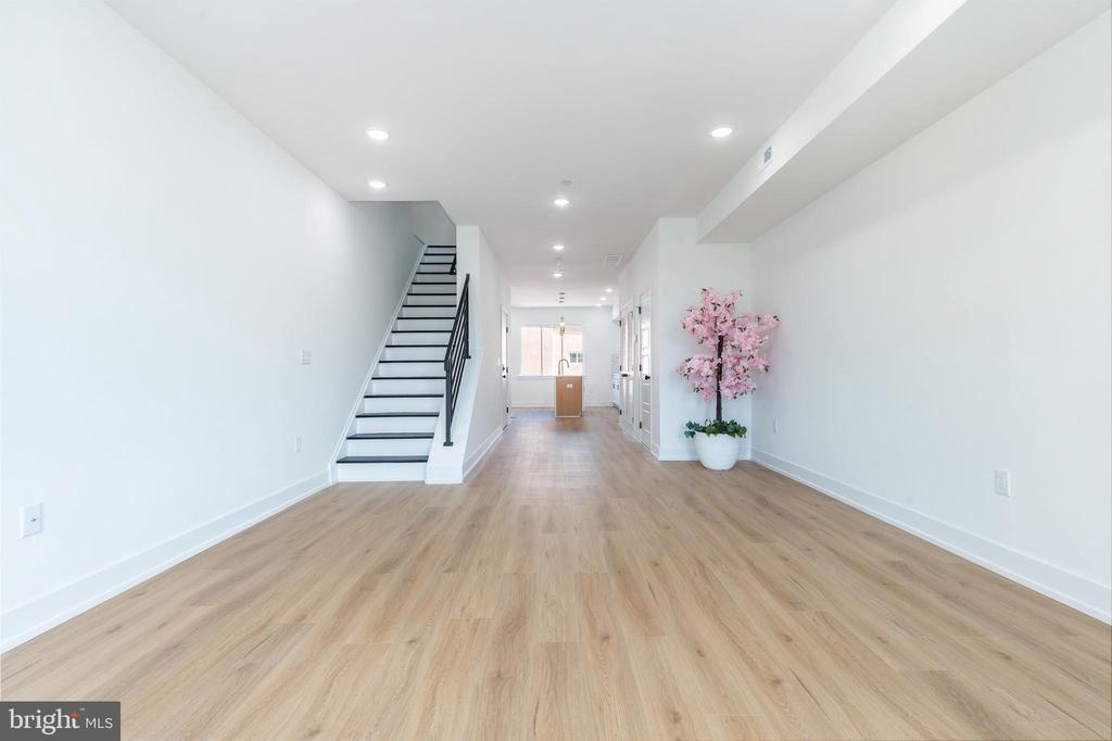 737 N 42ND STREET