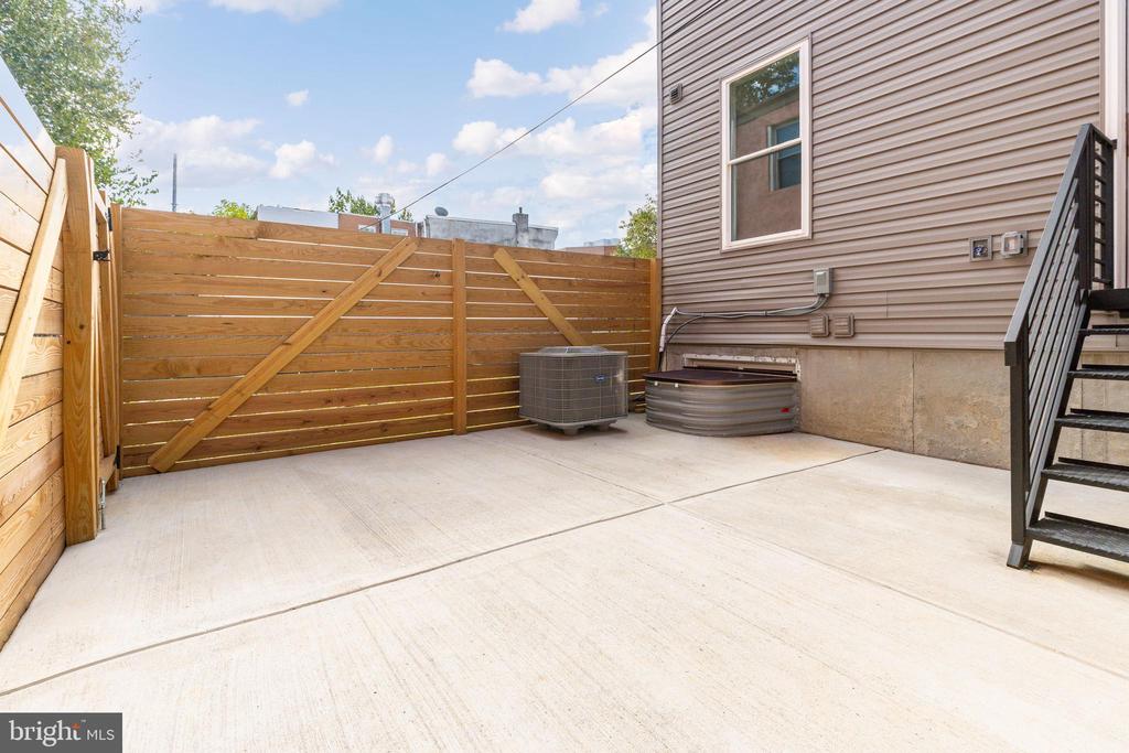 737 N 42ND STREET