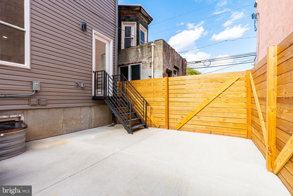 737 N 42ND STREET
