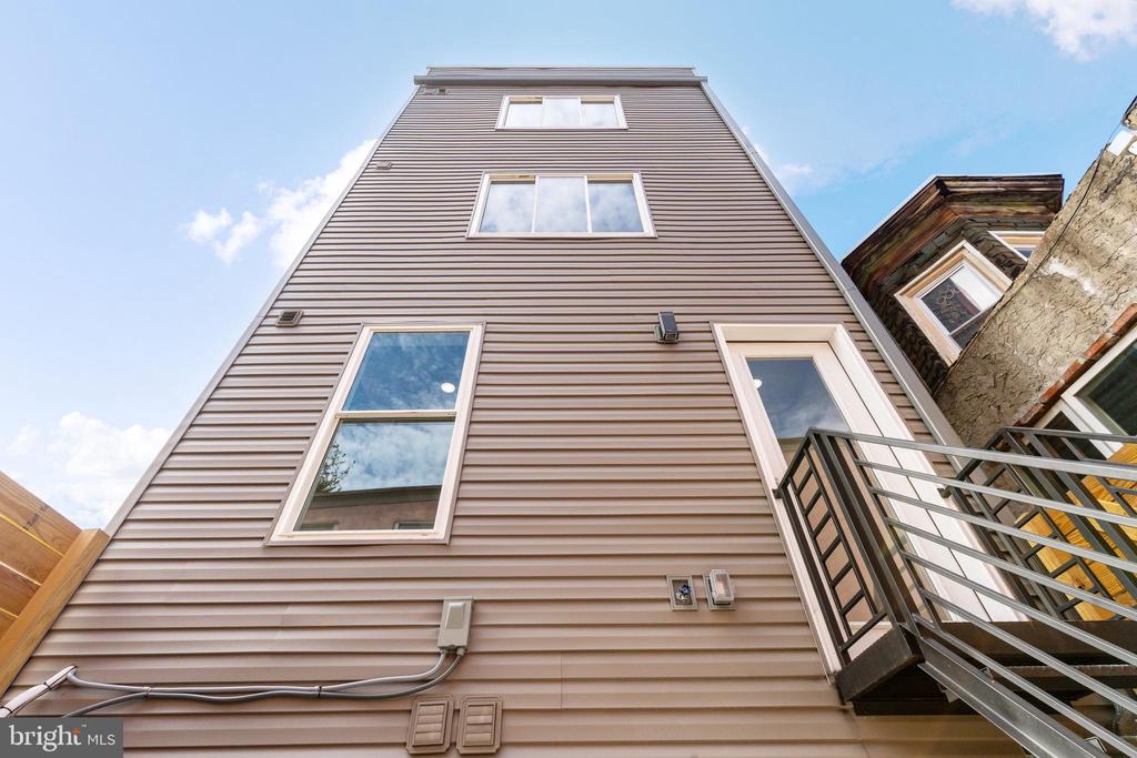 737 N 42ND STREET