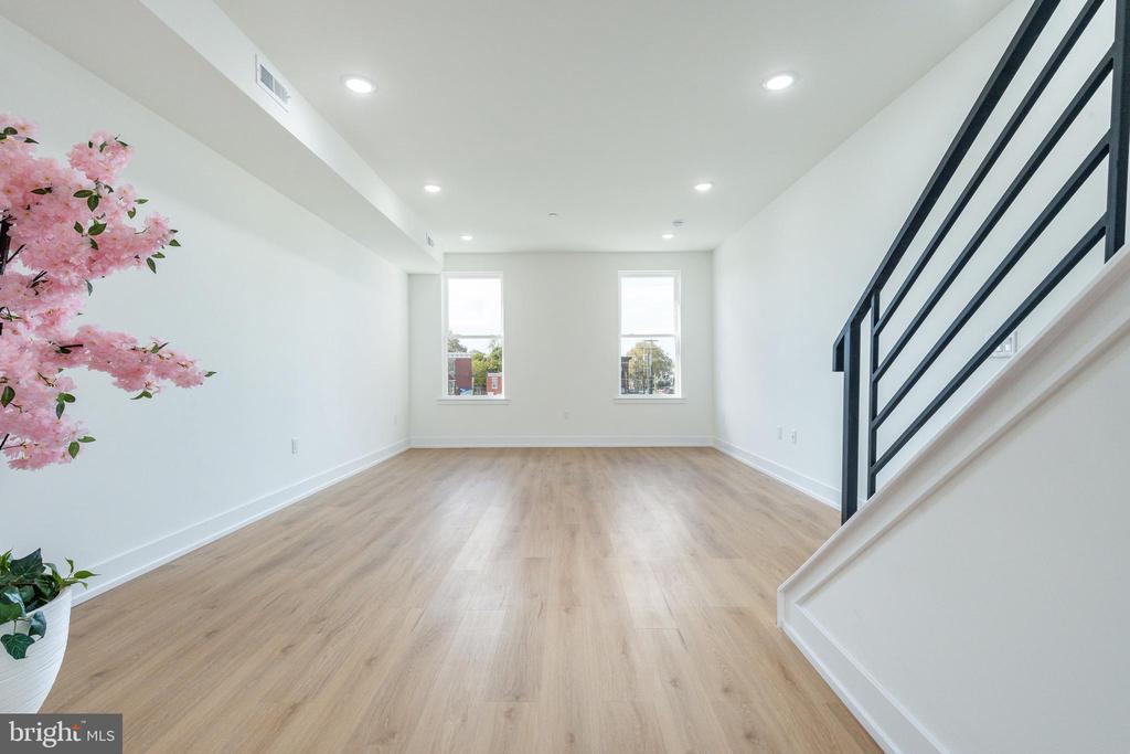 737 N 42ND STREET