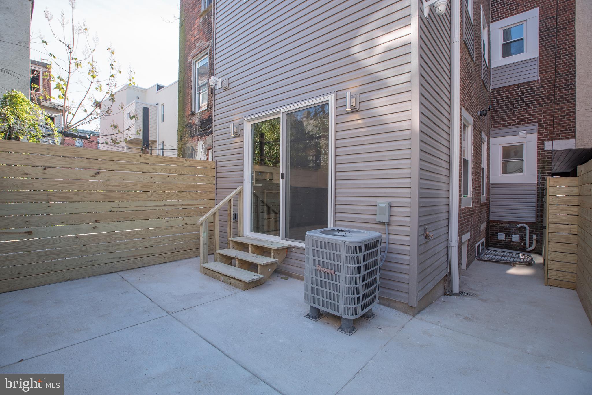 1611 SWAIN STREET 1