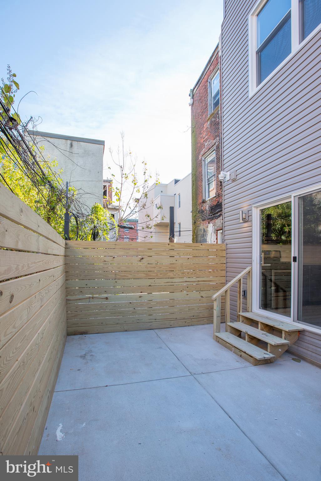 1611 SWAIN STREET 1