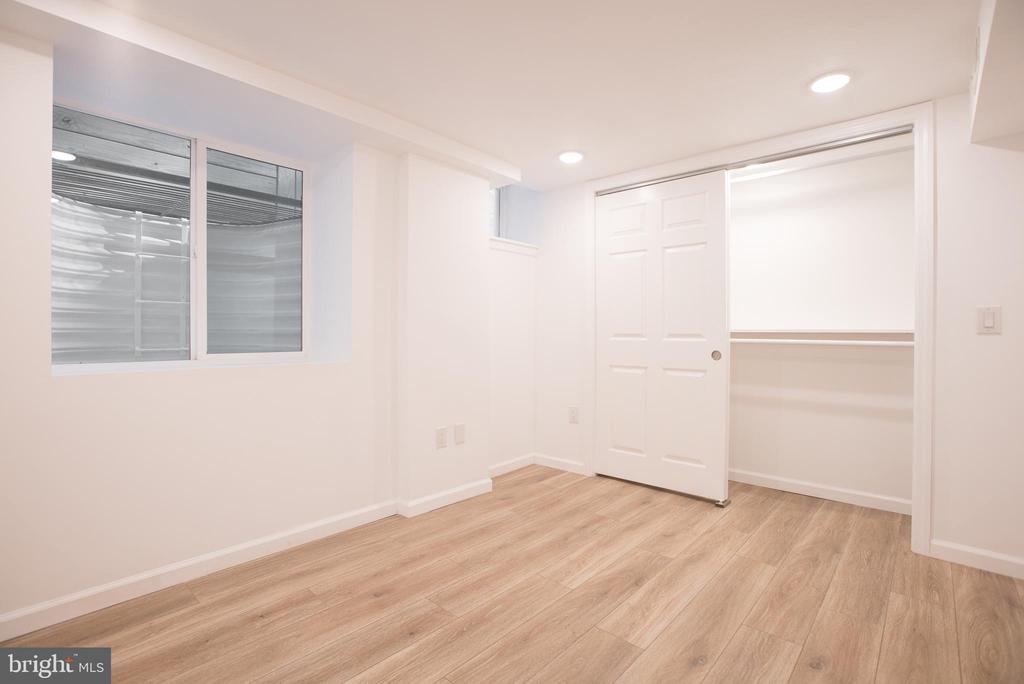 1611 SWAIN STREET 1