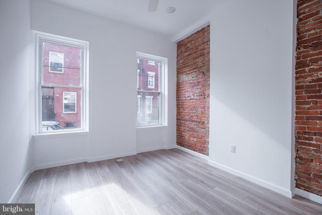 1611 SWAIN STREET 1