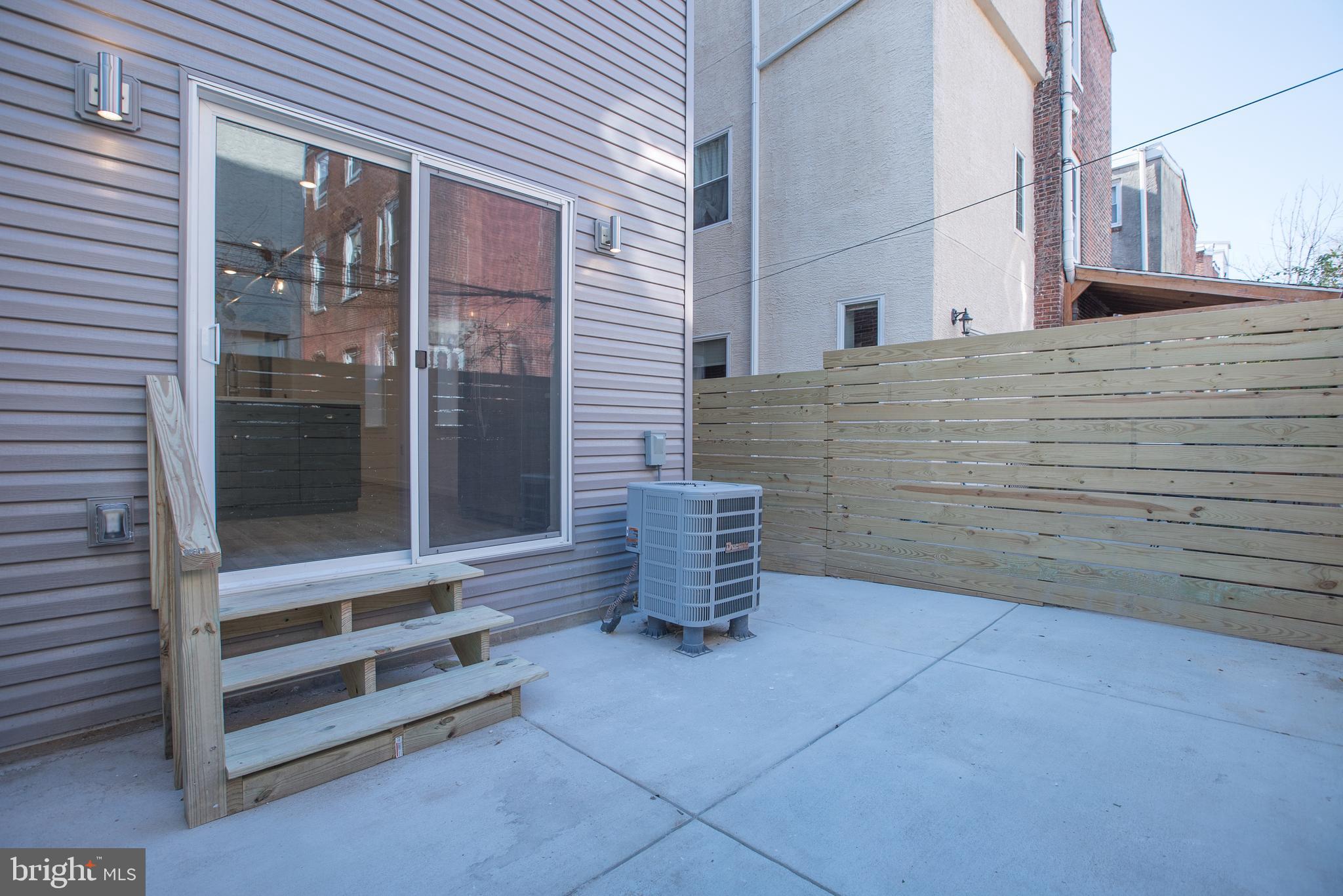 1611 SWAIN STREET 1
