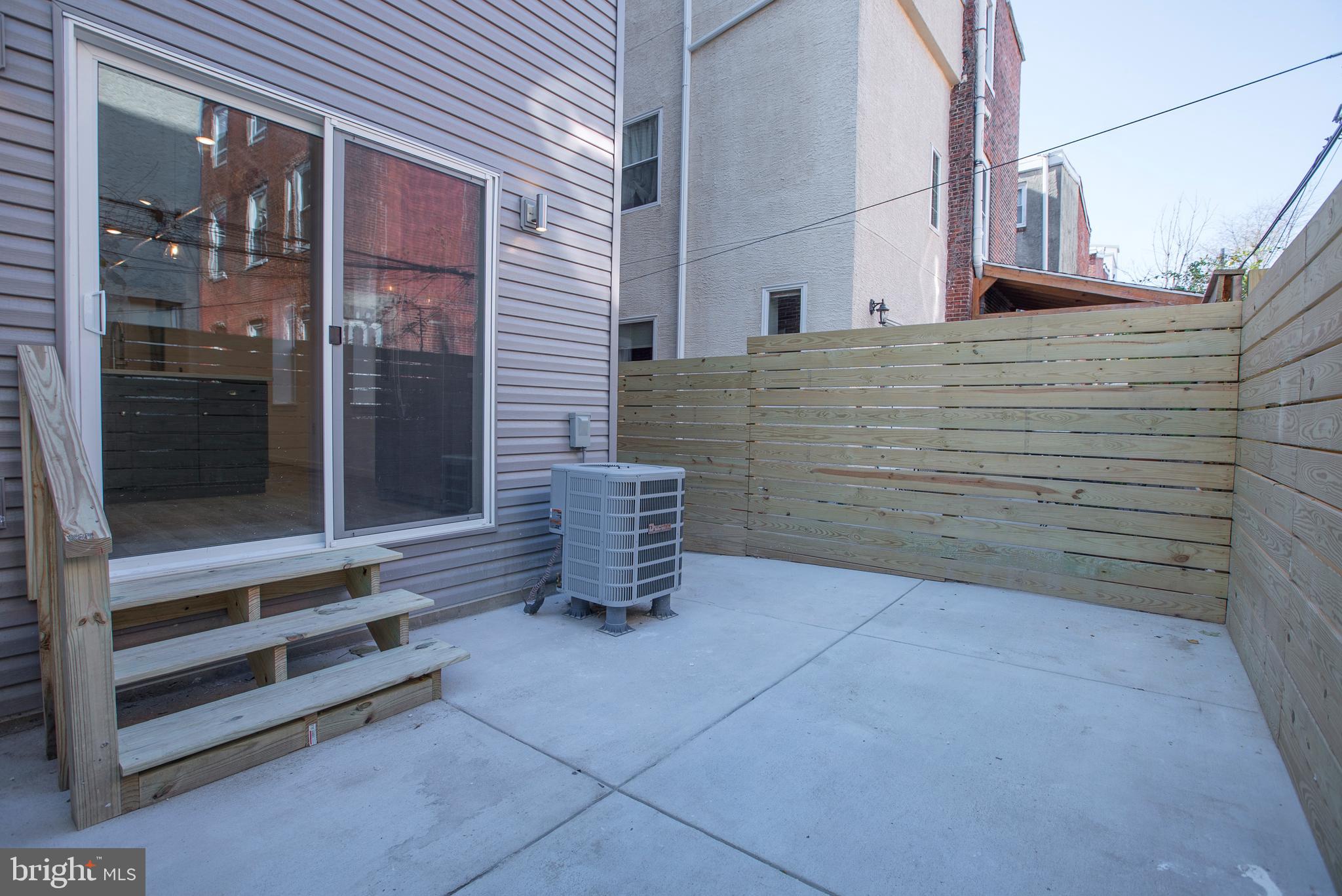 1611 SWAIN STREET 1