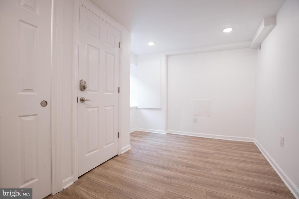1611 SWAIN STREET 1