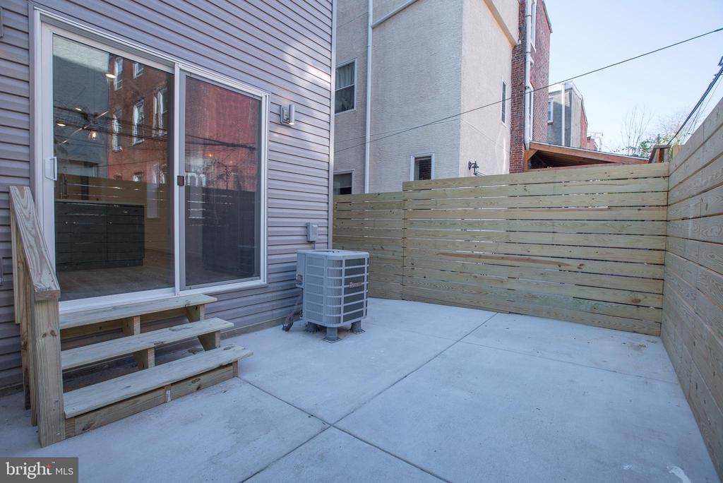 1611 SWAIN STREET 1