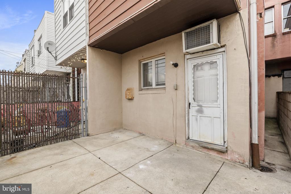 2246 S HICKS STREET