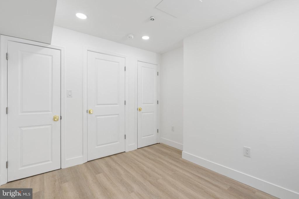 413 MERCY STREET