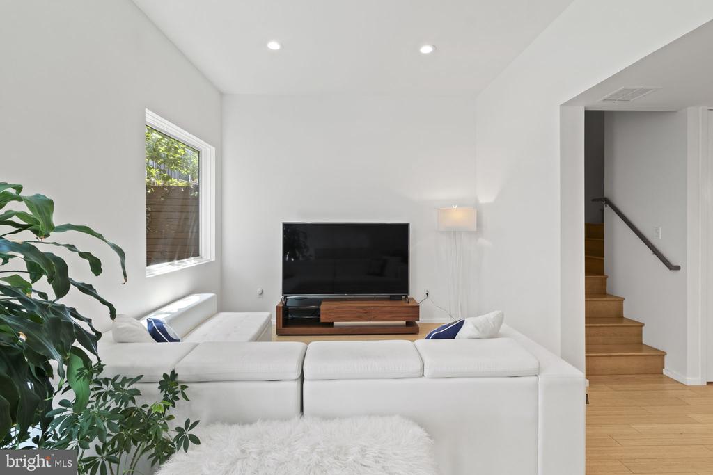 1123 N 3RD STREET