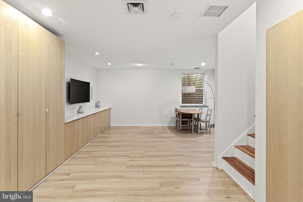 1123 N 3RD STREET