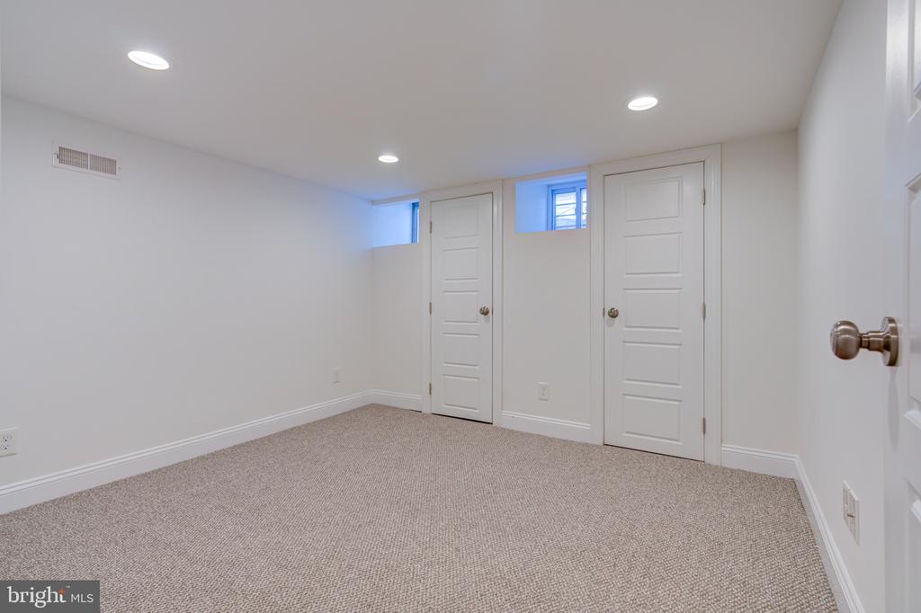 2329 E FLETCHER STREET