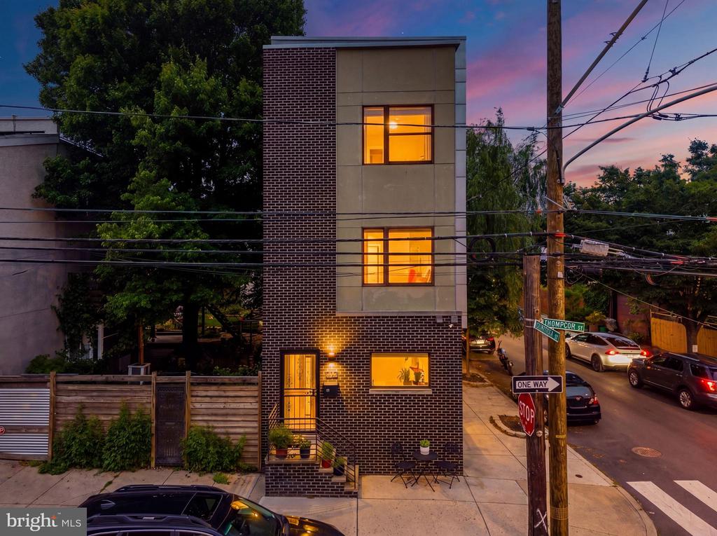 165 W THOMPSON STREET