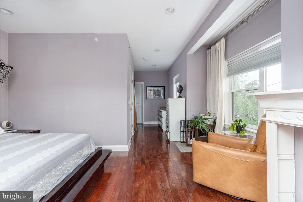 165 W THOMPSON STREET
