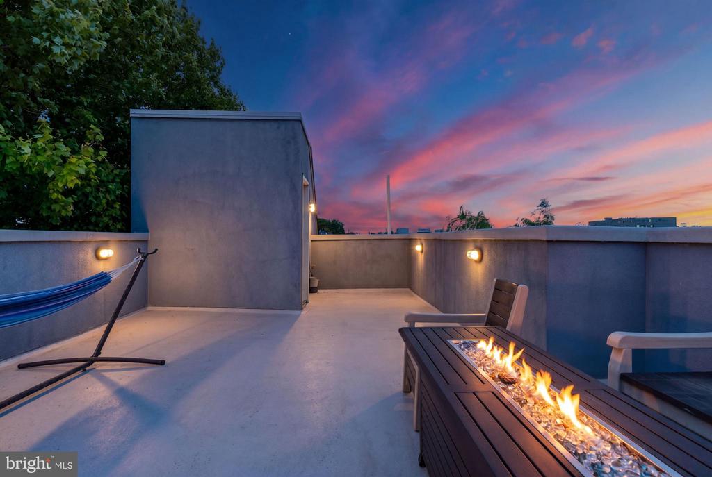 165 W THOMPSON STREET