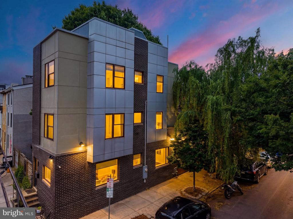 165 W THOMPSON STREET