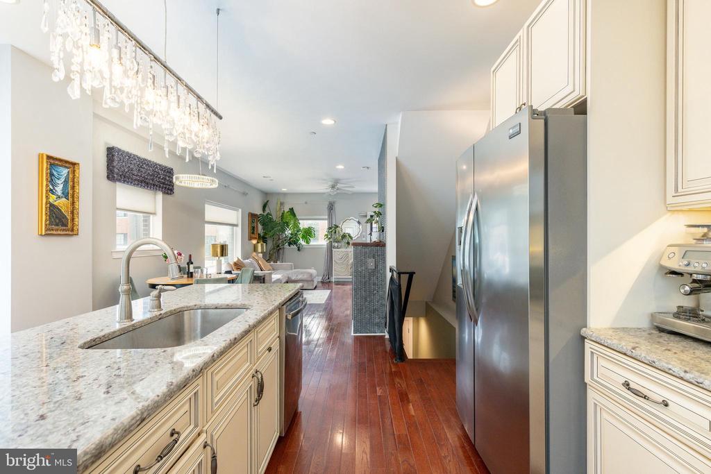 165 W THOMPSON STREET