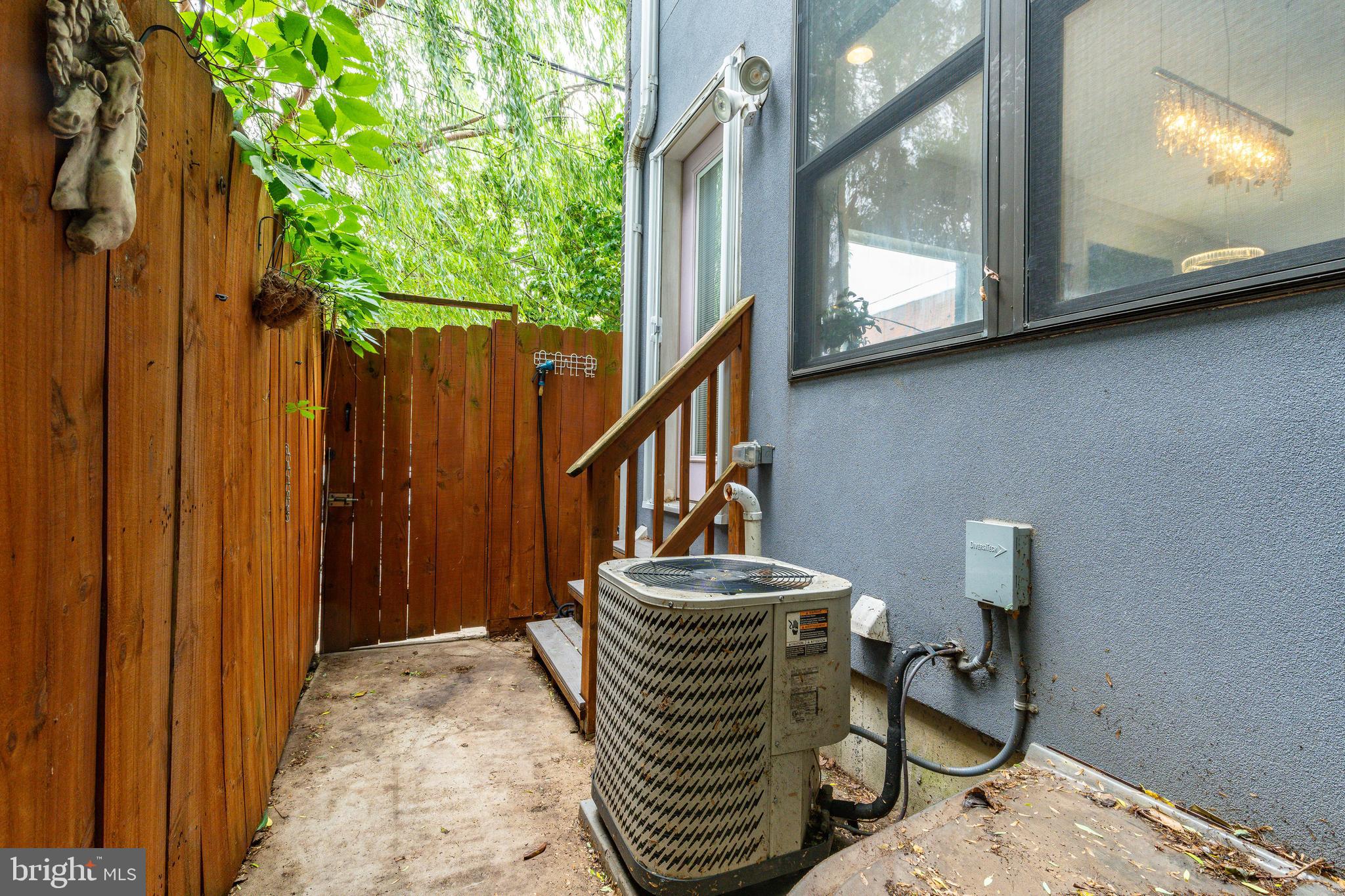 165 W THOMPSON STREET