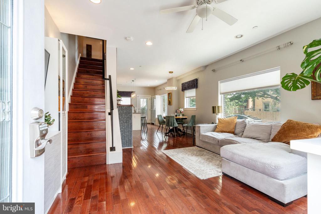 165 W THOMPSON STREET
