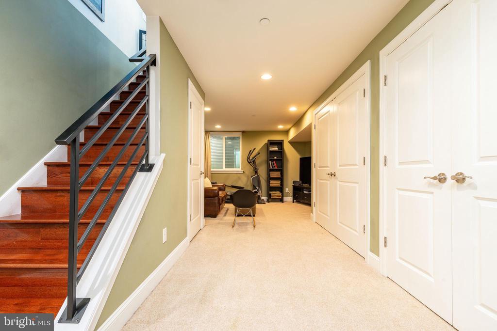165 W THOMPSON STREET