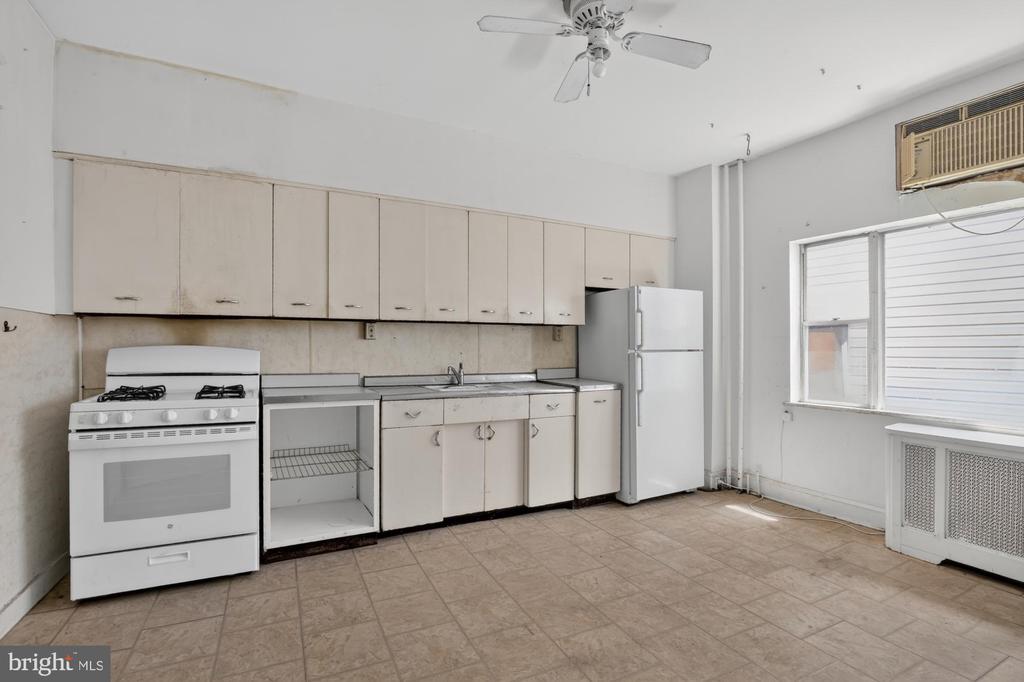1147 S 10TH STREET