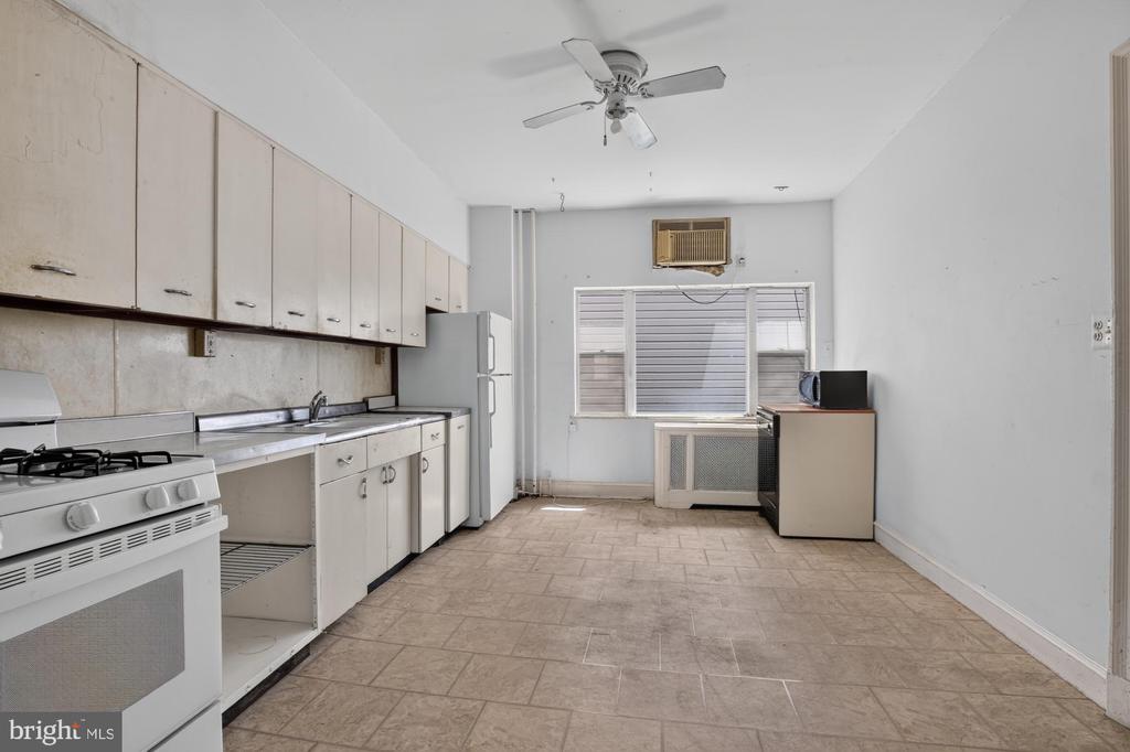 1147 S 10TH STREET