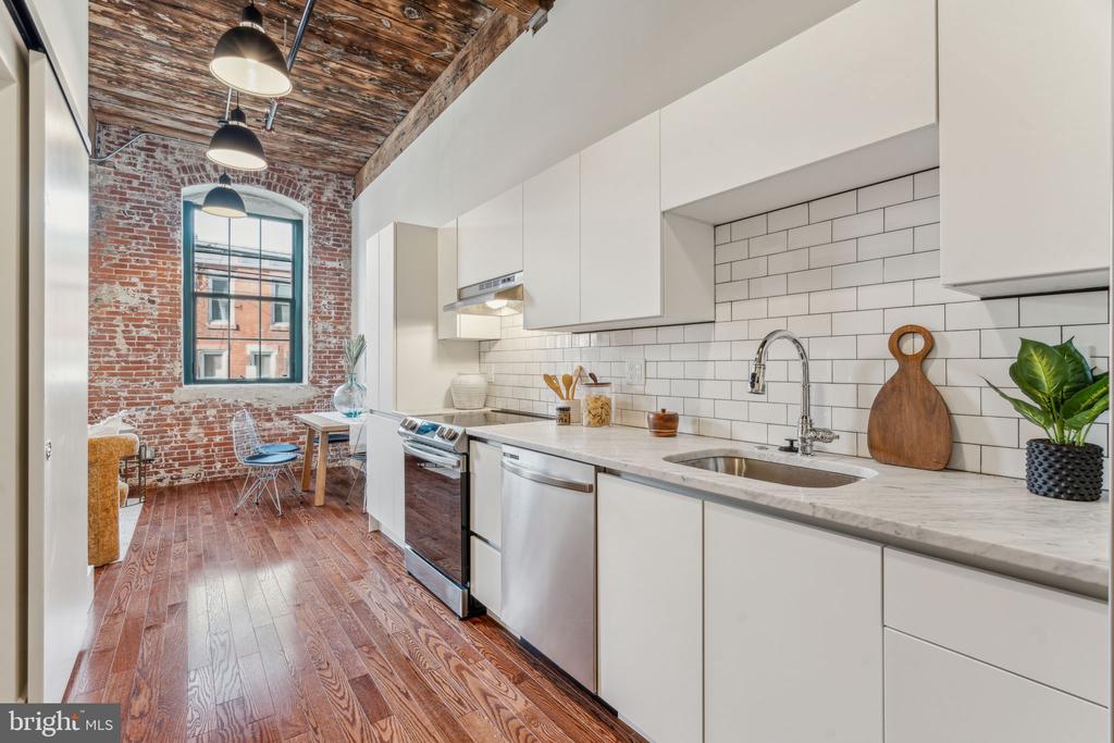 1801 N HOWARD STREET Unit: 207