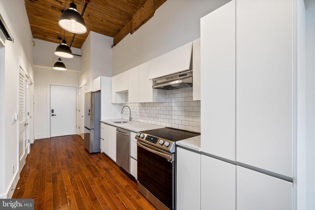 1801 N HOWARD STREET Unit: 207