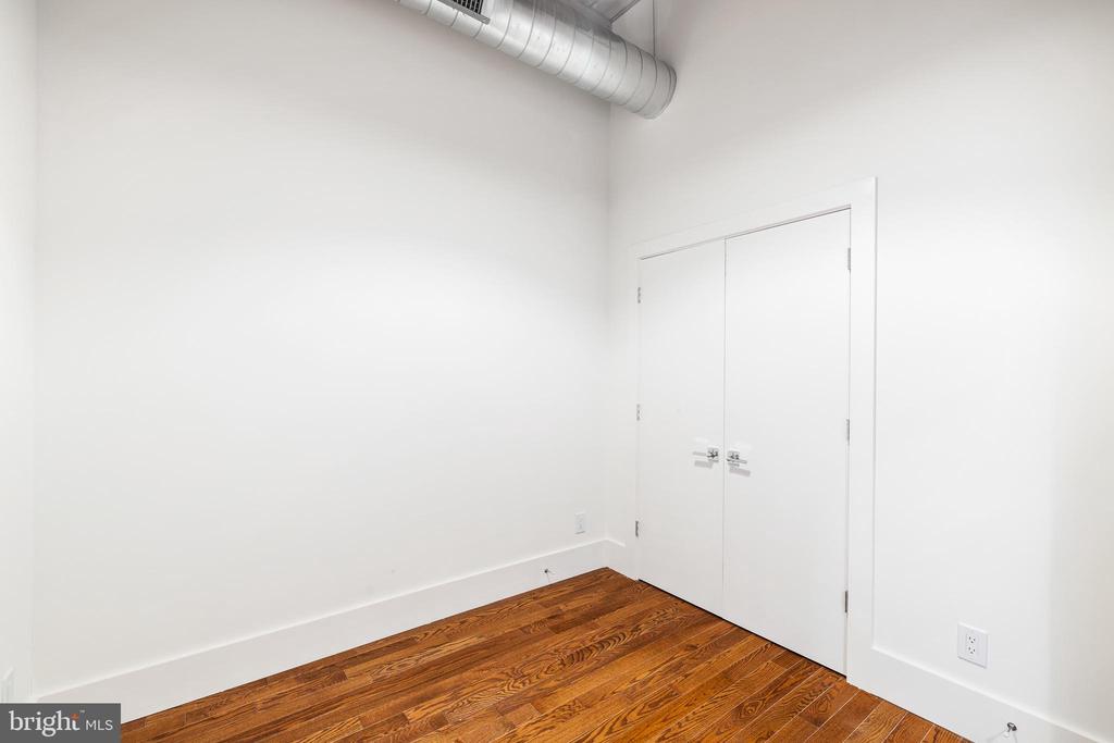 1801 N HOWARD STREET Unit: 207