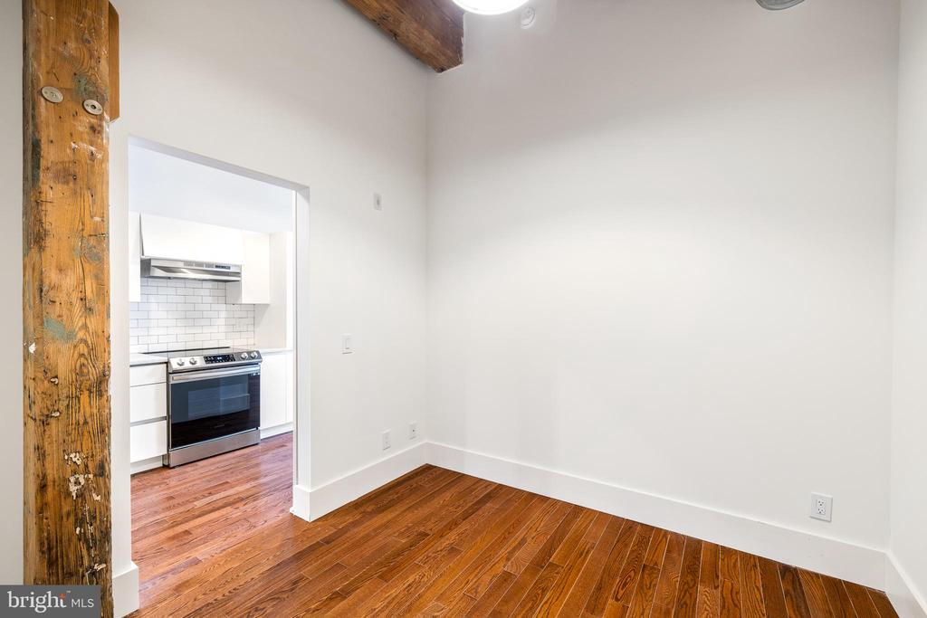 1801 N HOWARD STREET Unit: 207