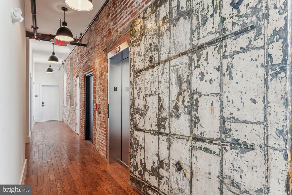 1801 N HOWARD STREET Unit: 207