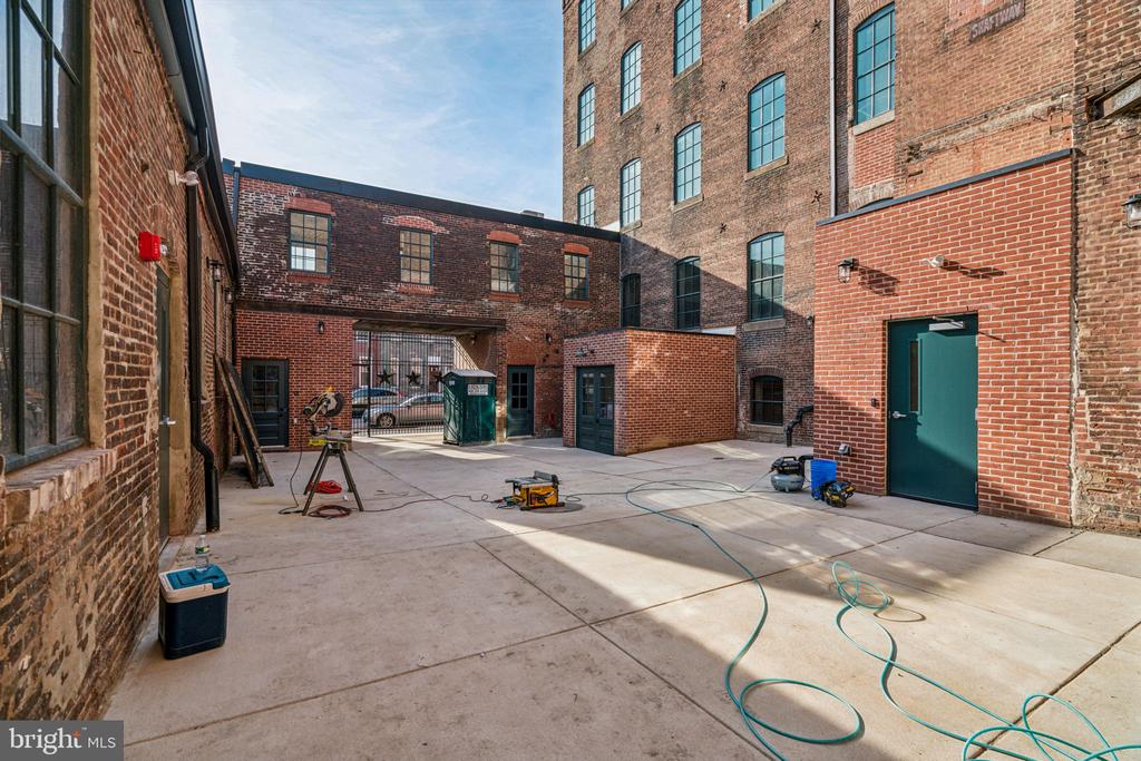 1801 N HOWARD STREET Unit: 207