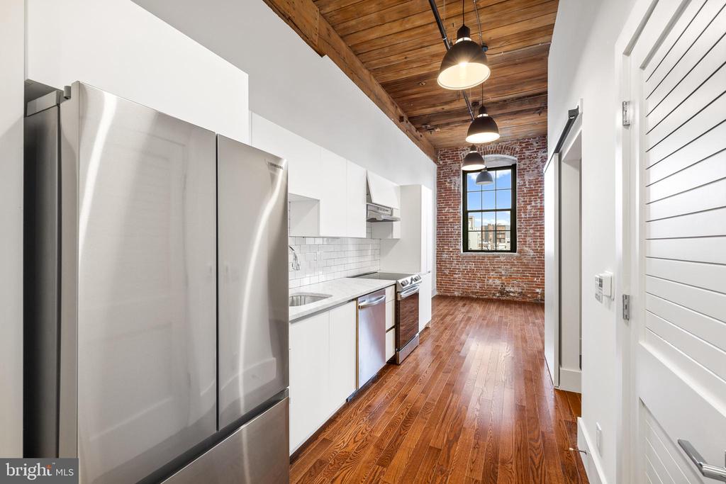 1801 N HOWARD STREET Unit: 207