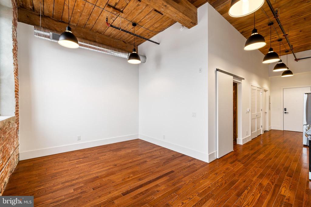 1801 N HOWARD STREET Unit: 207