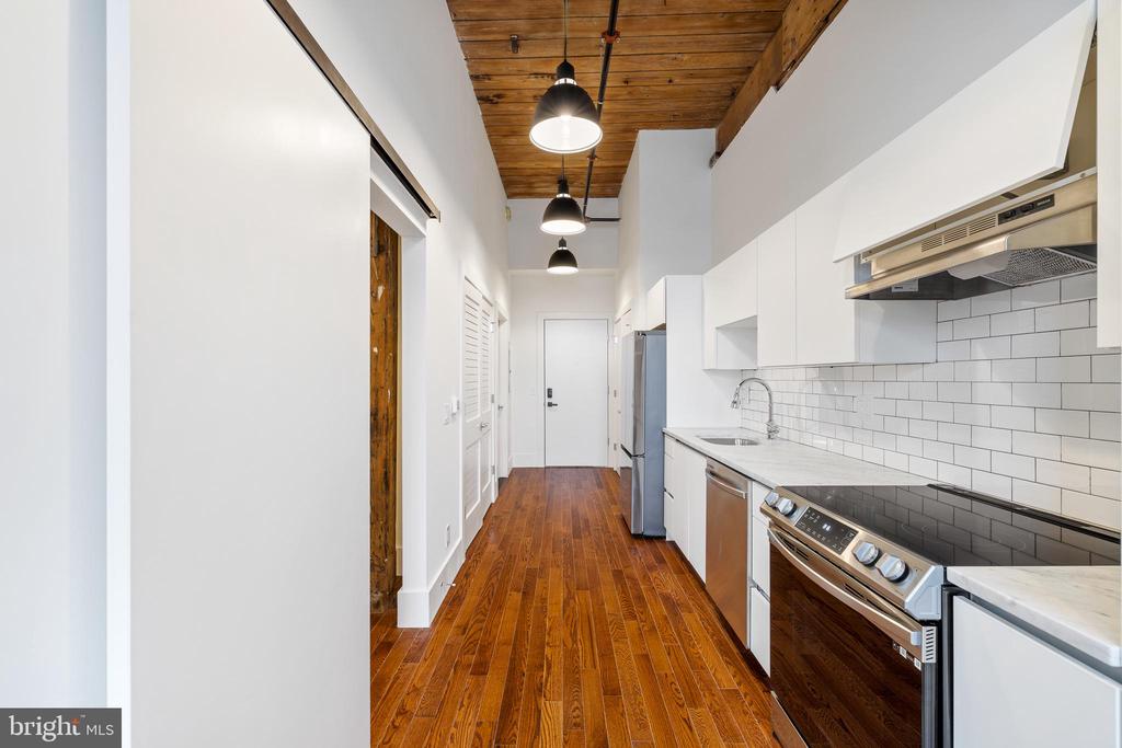 1801 N HOWARD STREET Unit: 207