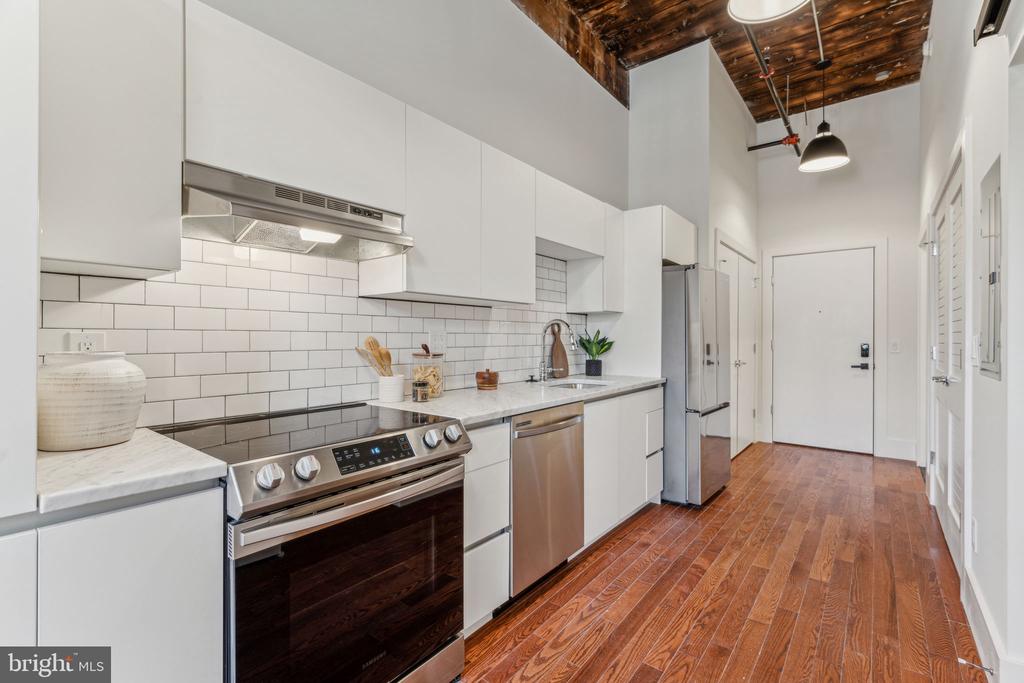 1801 N HOWARD STREET Unit: 207