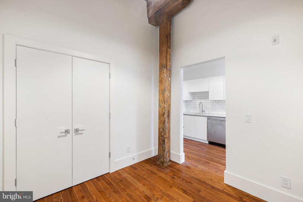 1801 N HOWARD STREET Unit: 207