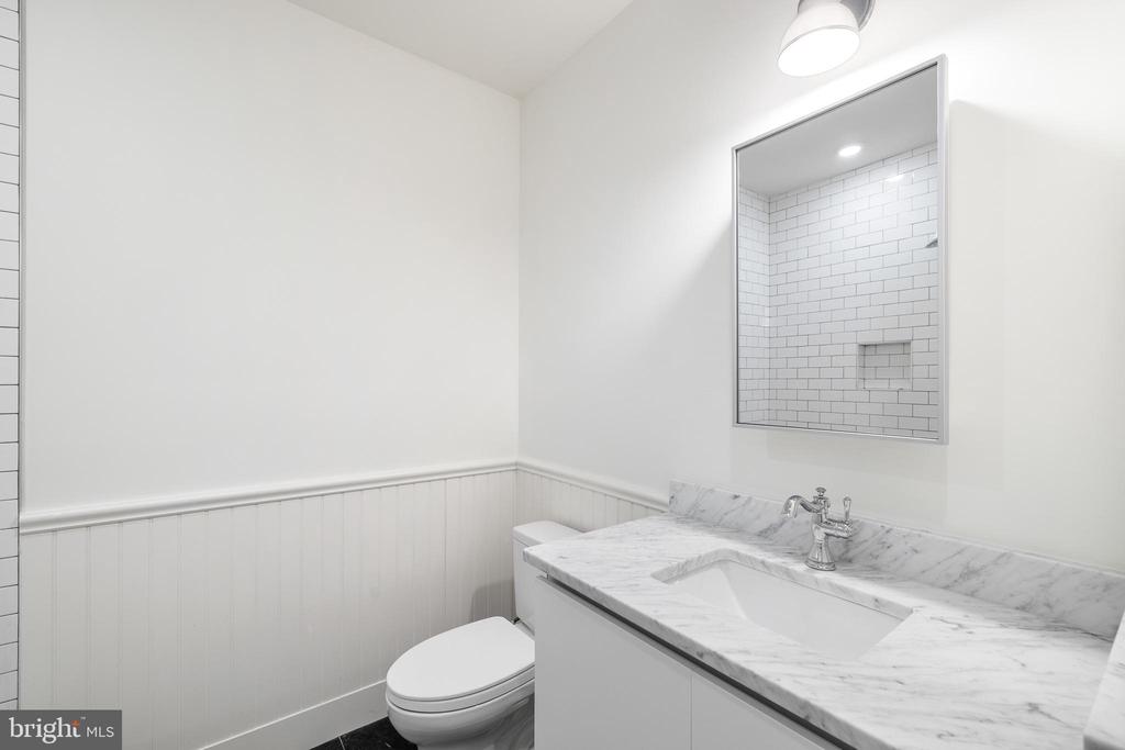1801 N HOWARD STREET Unit: 207