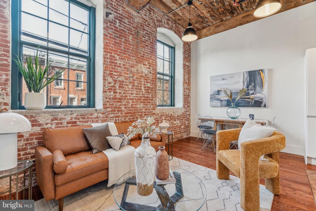 1801 N HOWARD STREET Unit: 207